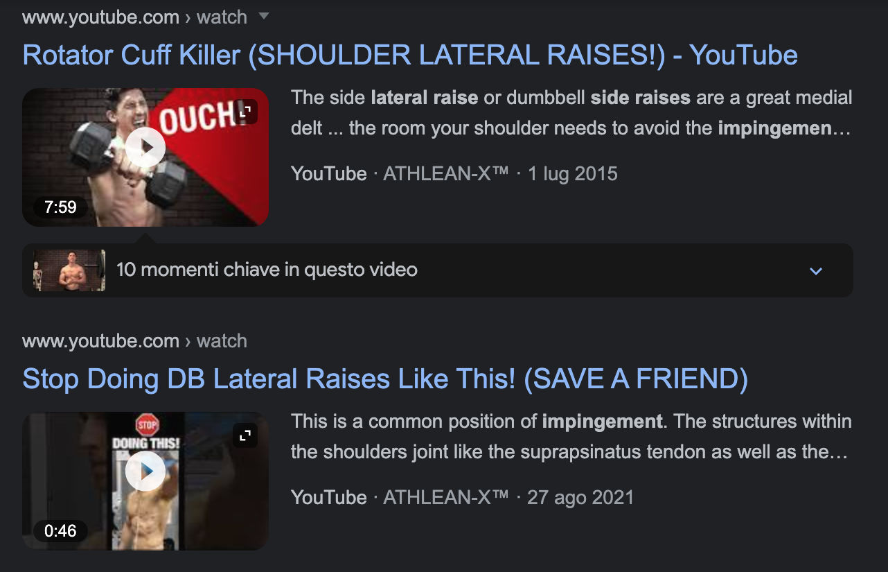 Screenshot di due video youtube di athlean x che critica le alzate laterali